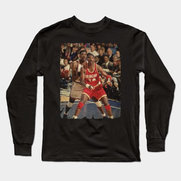 Patrick Ewing vs Hakeem Olajuwon, 1994 Long Sleeve T-Shirt by Wendyshopart